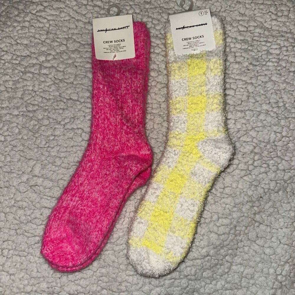 American Eagle Women’s Super Soft Fuzzy Crew Socks Pink Yellow White 2 Pairs NWT